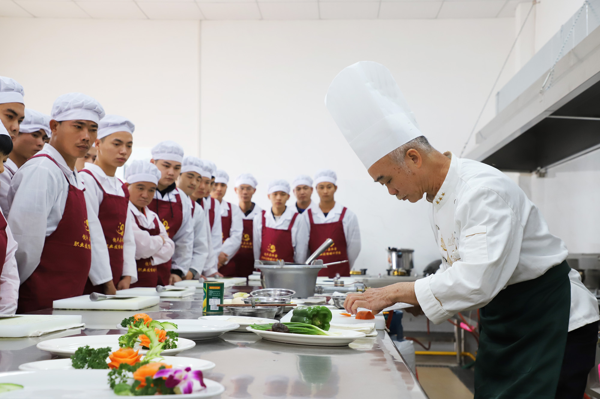 潮州菜标准体系的不断完善，将有效提高潮州当地的潮州菜、工夫茶教学水平，促进潮州餐饮服务业质量提升和潮州菜文化传承。潮宣 供图