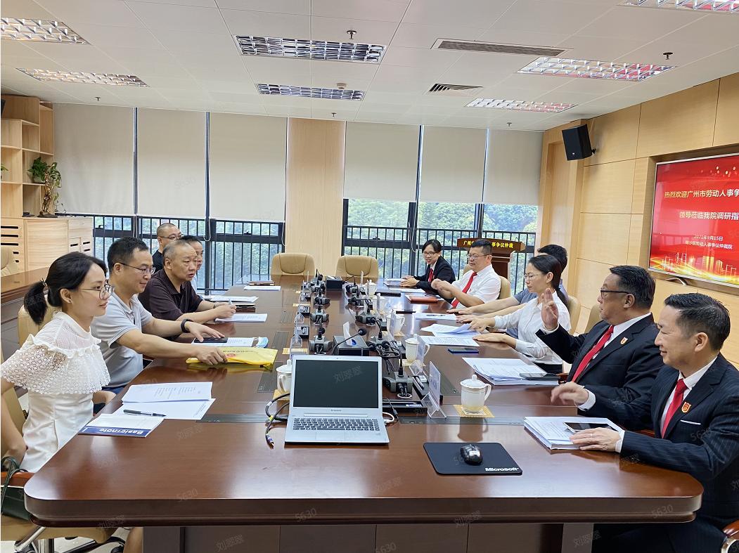 全国首批港澳籍劳动人事争议仲裁员续聘颁证仪式在南沙举行。 全国首批港澳籍劳动人事争议仲裁员续聘颁证仪式在南沙举行。