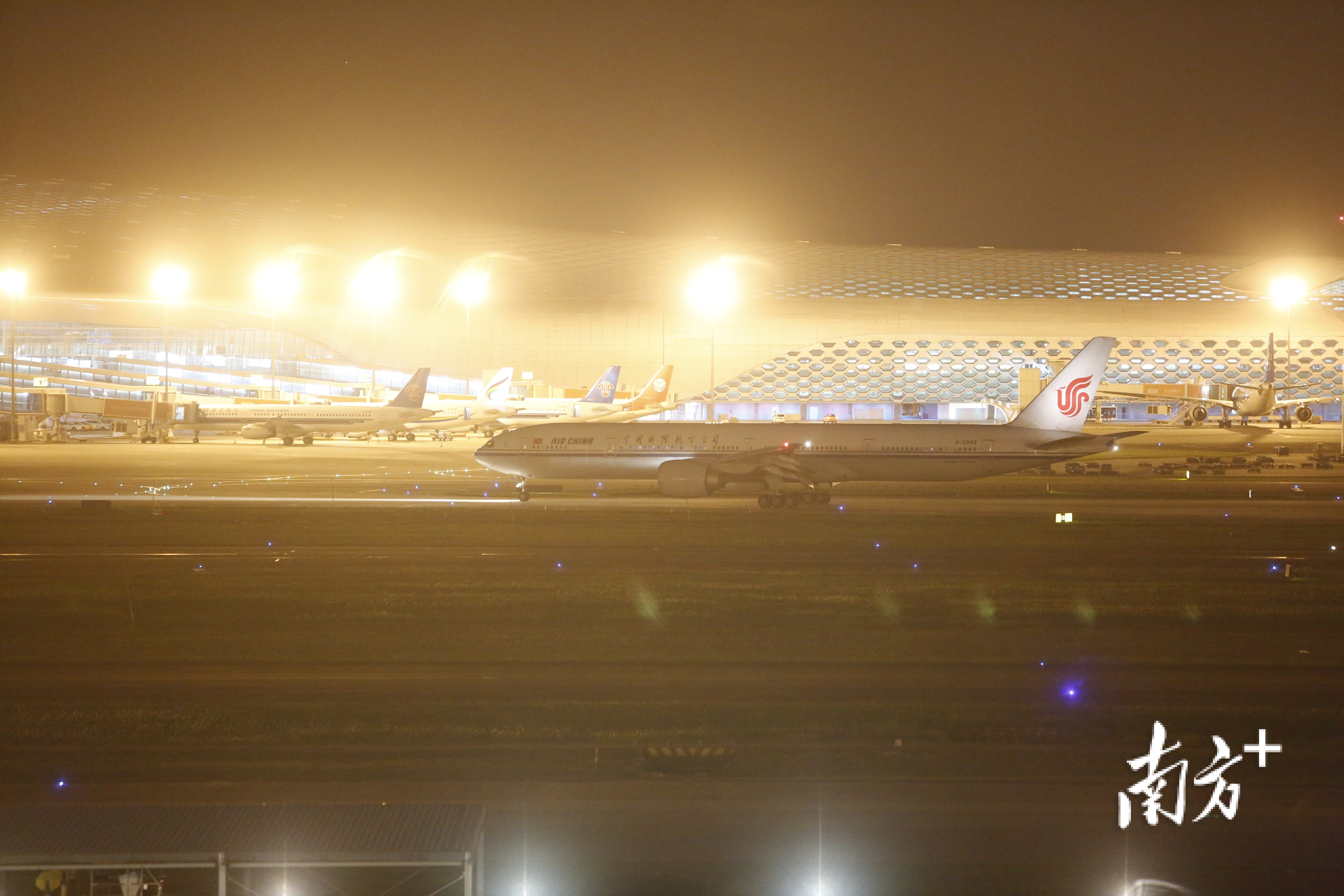 宝安机场夜景图片