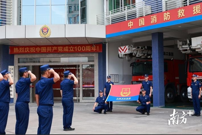 看,那一抹蓝!韶关这批政府专职消防员集体换装啦!