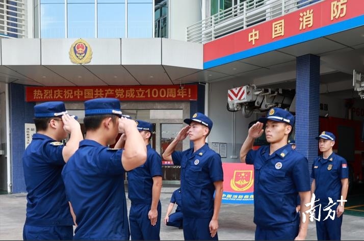 看,那一抹蓝!韶关这批政府专职消防员集体换装啦!
