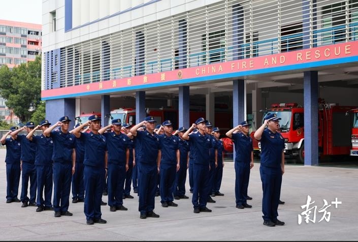 看,那一抹蓝!韶关这批政府专职消防员集体换装啦!
