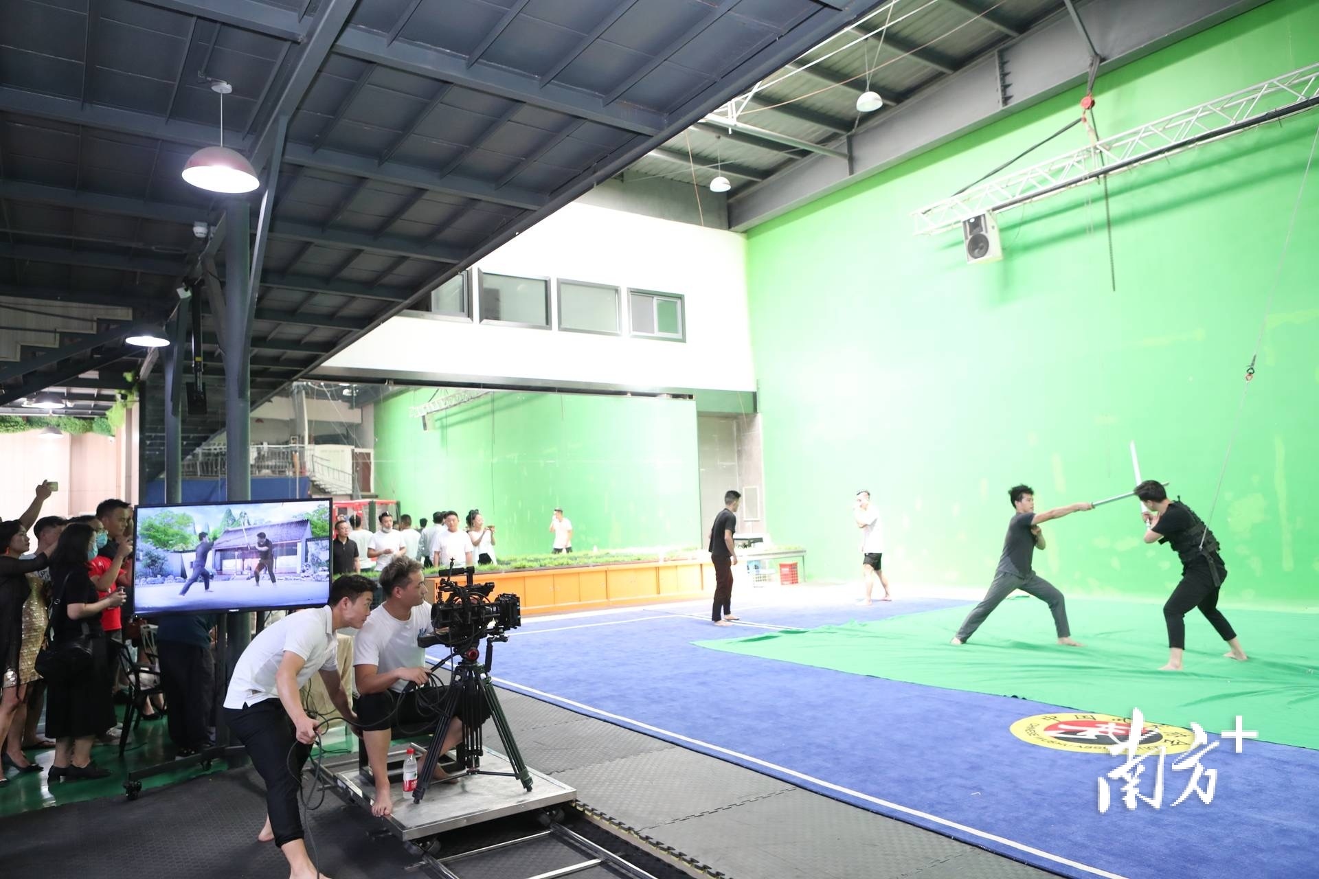 南方+ 崔洁 拍摄