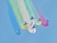 南方视频｜航展开幕！八一飞行表演队上演“空中芭蕾”