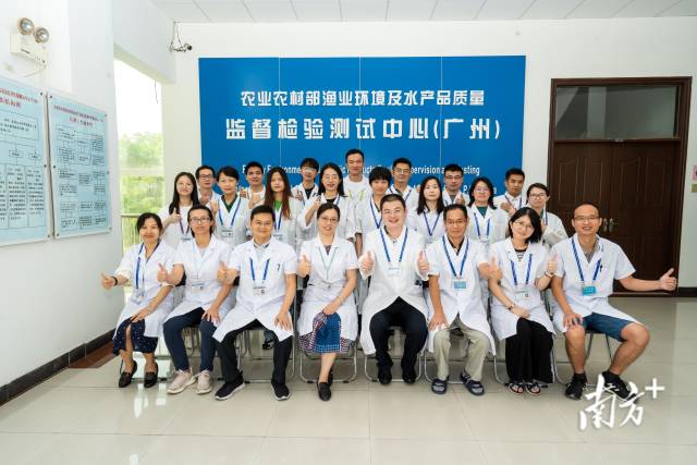 中国水产科学研究院南海水产研究所质检中心工作人员