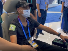 打卡空军招飞展馆，“沉浸式”体验驾驶歼-20超过瘾