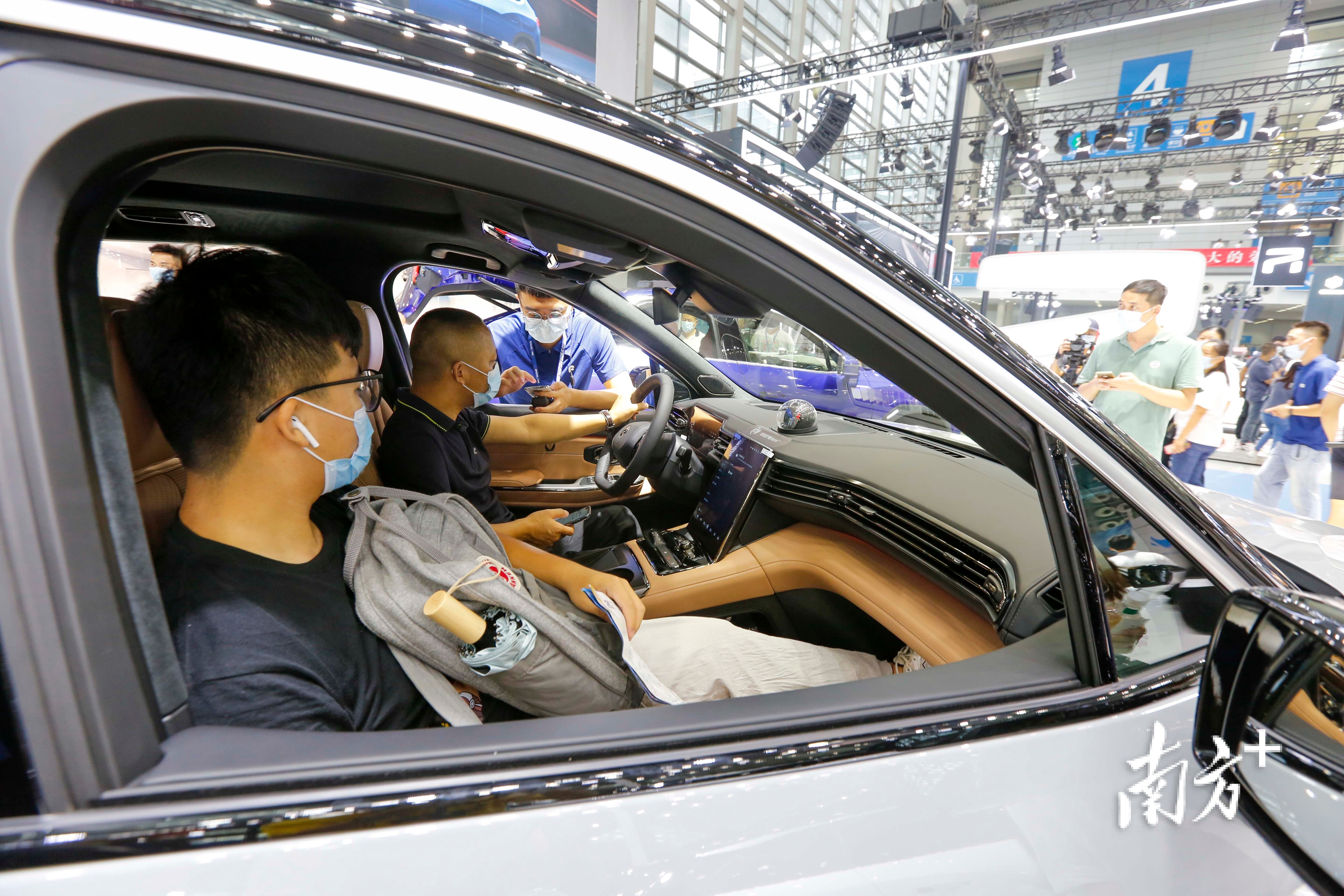 南方+ 鲁力 拍摄