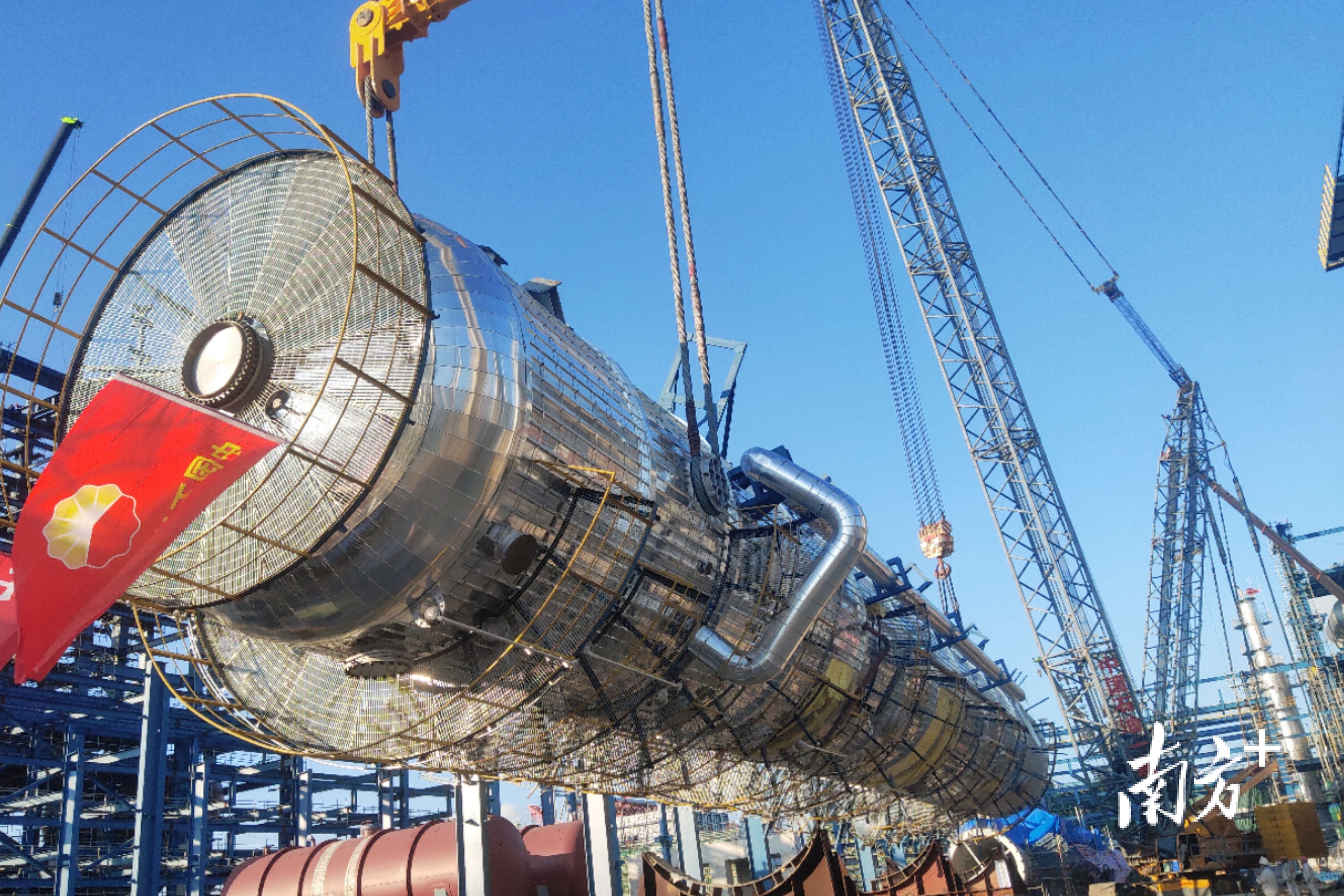 揭阳广东石化项目世界单套规模最大苯乙烯装置完成安装