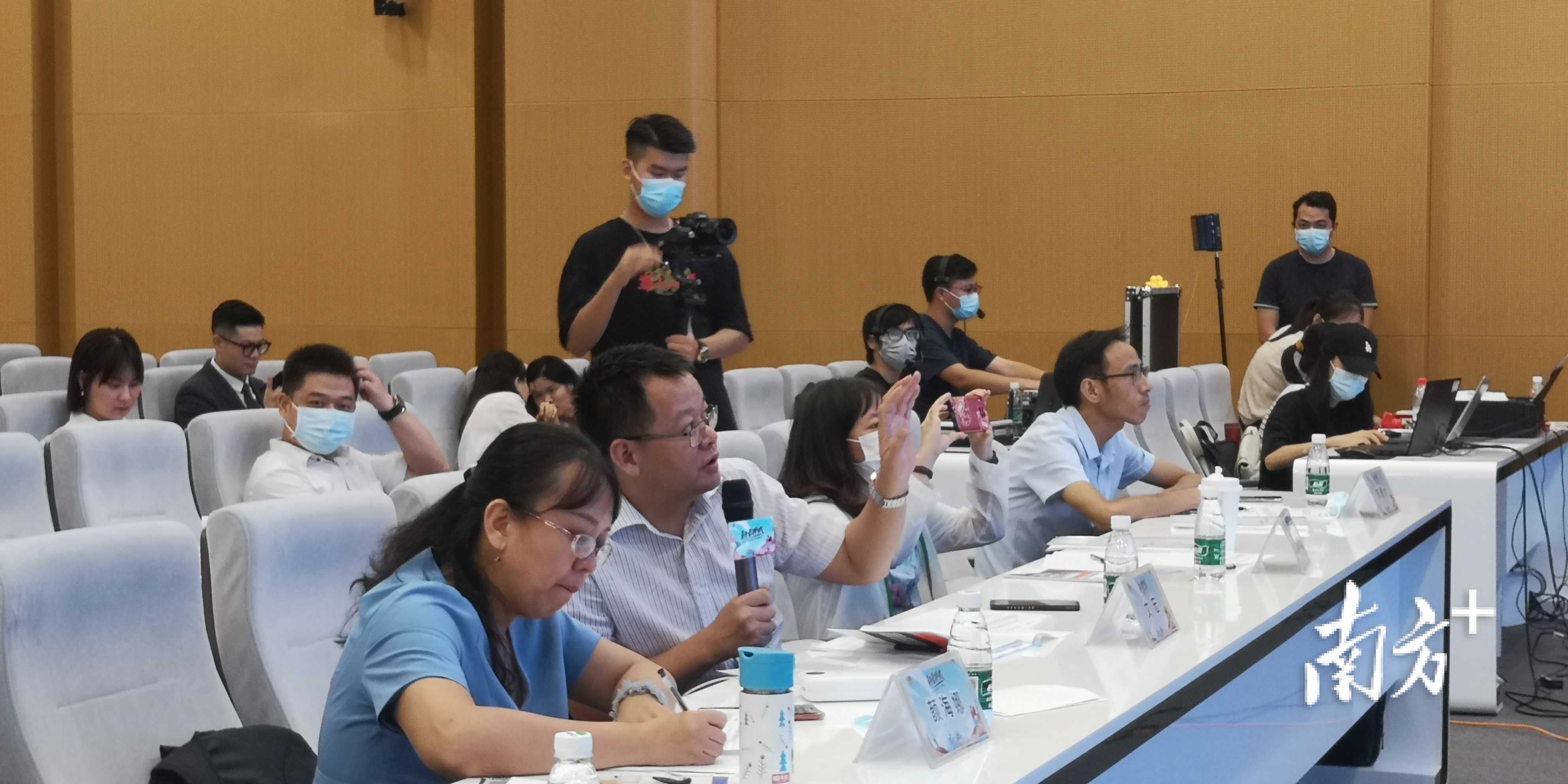 现场评委对路演课题进行提问和点评。卢浩能 摄&nbsp;