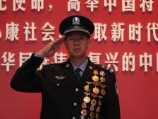 “全国公安爱民模范”孙建国：从火场抱出煤气罐，枪林弹雨中勇救人质