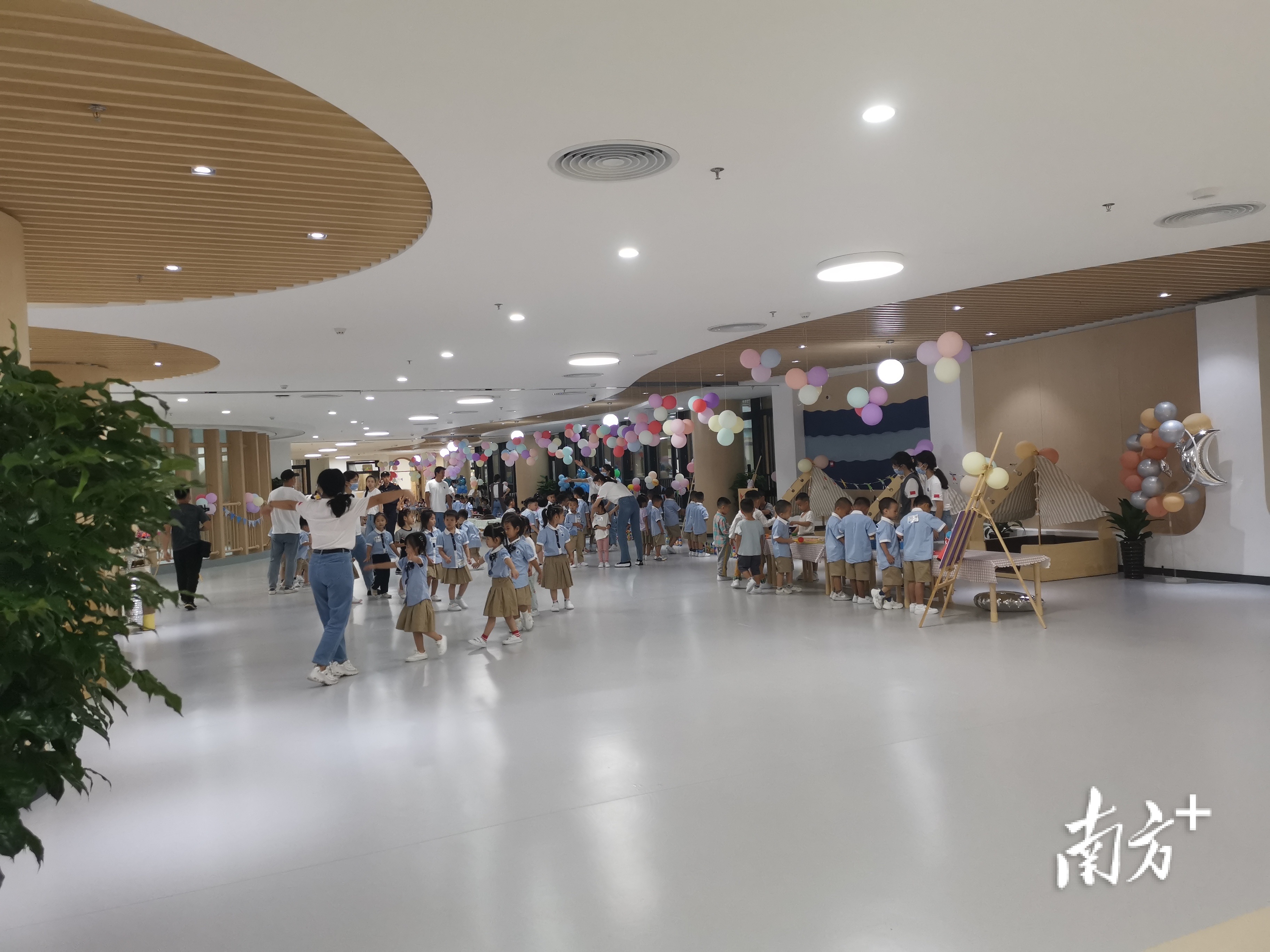 开园首日,横琴子期幼儿园举行游园活动。 通讯员李晓 摄 南方+ 冉小平 拍摄