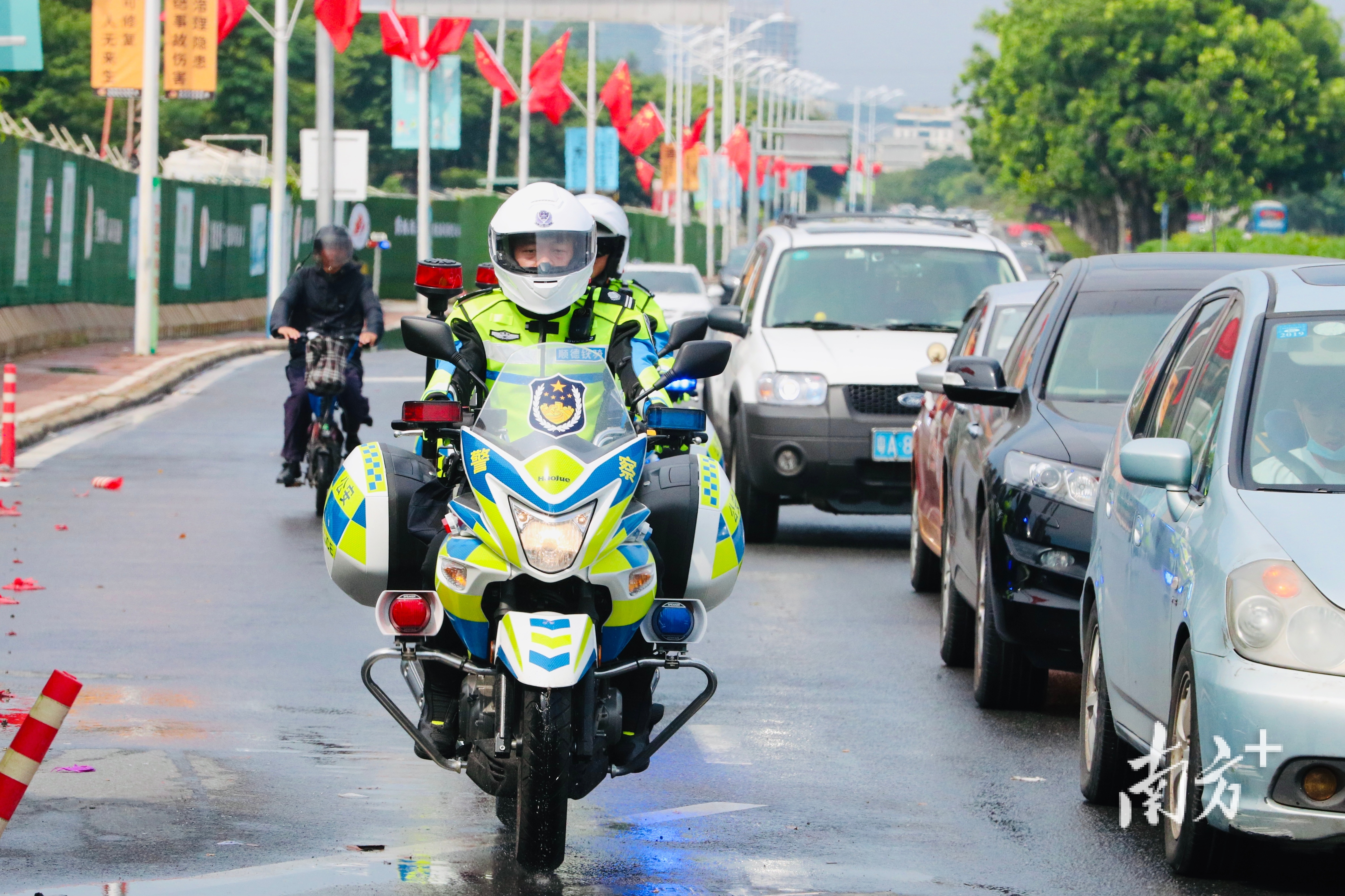 顺德全区200名铁骑队员全员上路。 