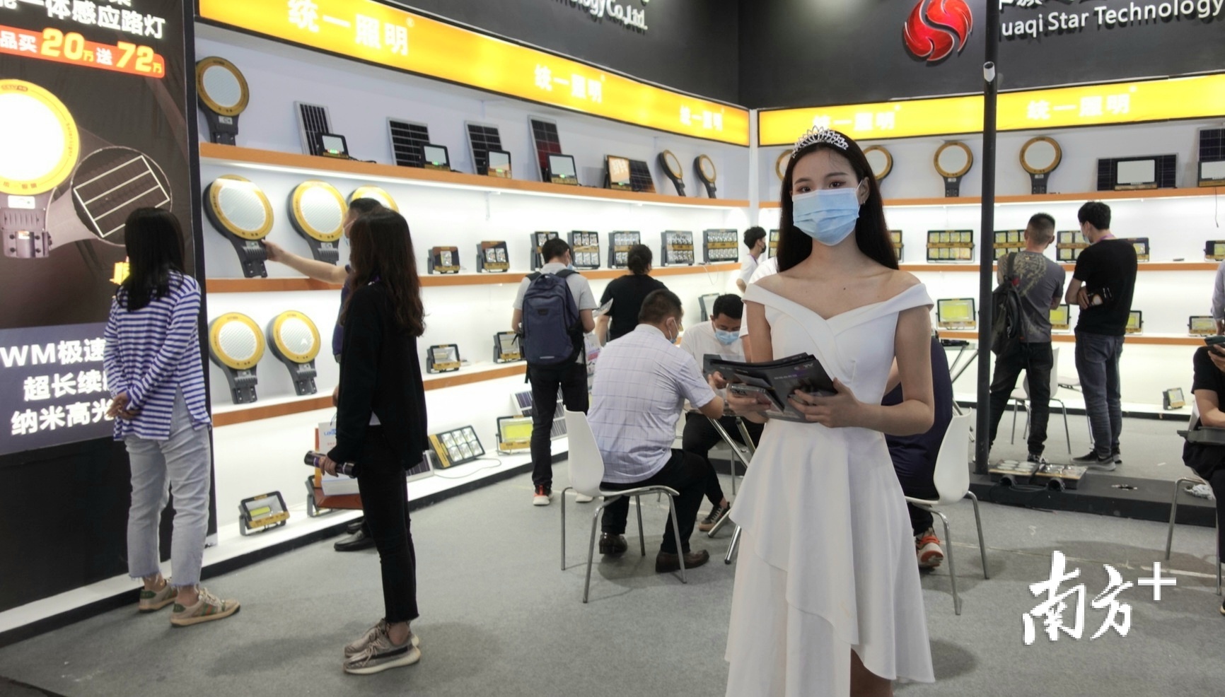 古镇灯博会现场。卢子衡摄 古镇灯博会现场。卢子衡摄