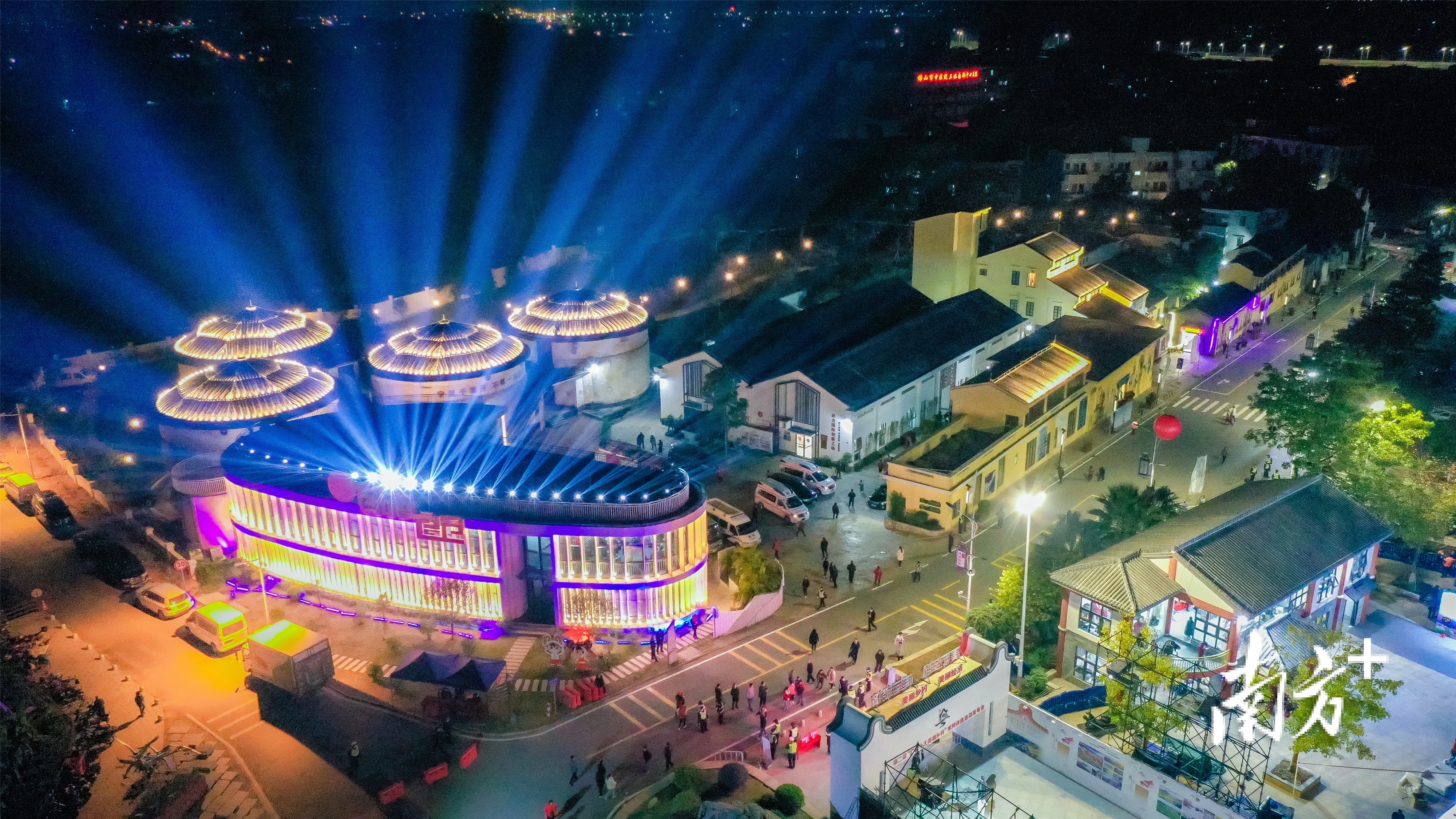 创意良仓流光溢彩。 三水区委宣传部 供图