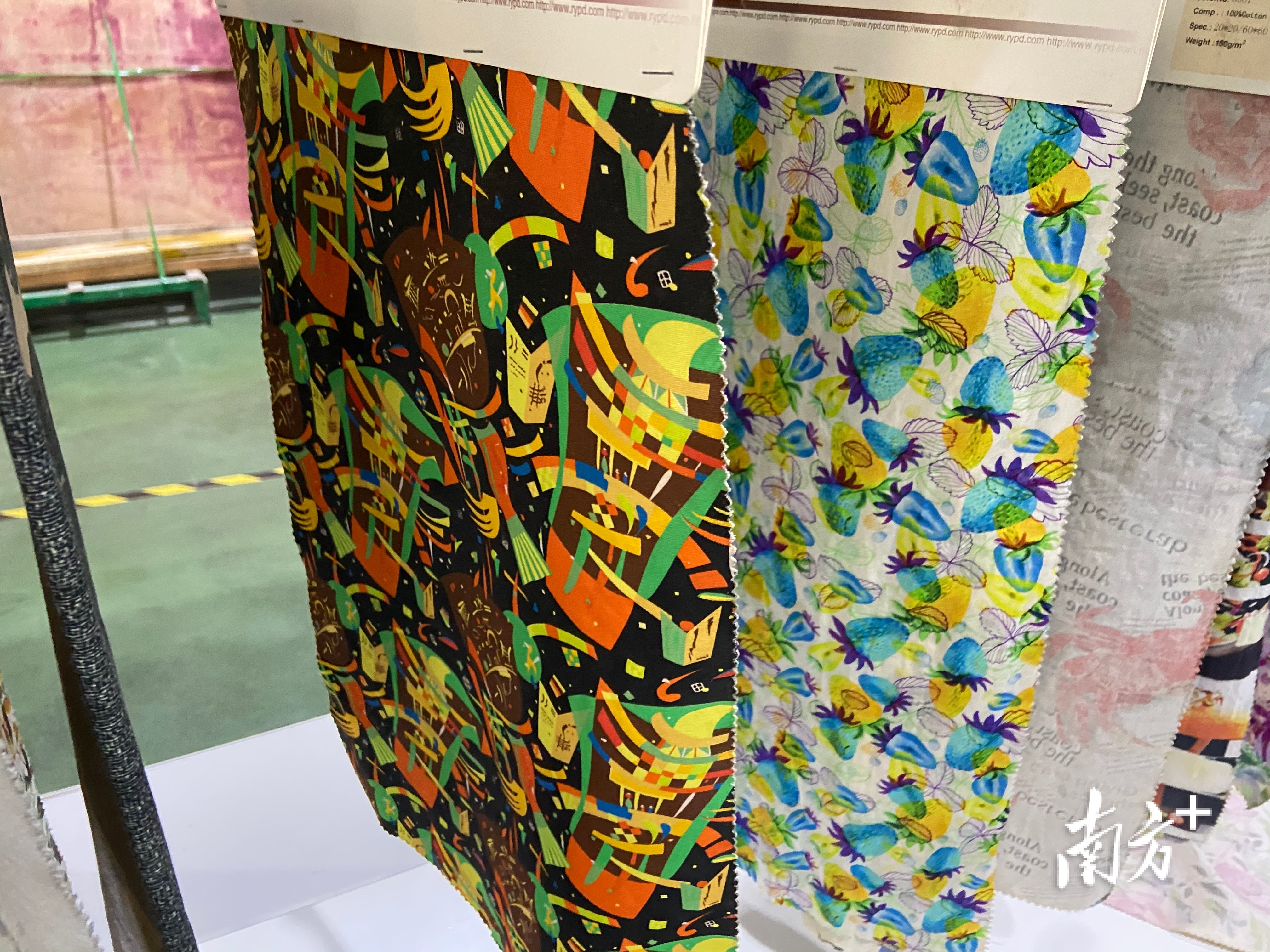 由美嘉设备打印的布料。林东云 摄 由美嘉设备打印的布料。林东云 摄