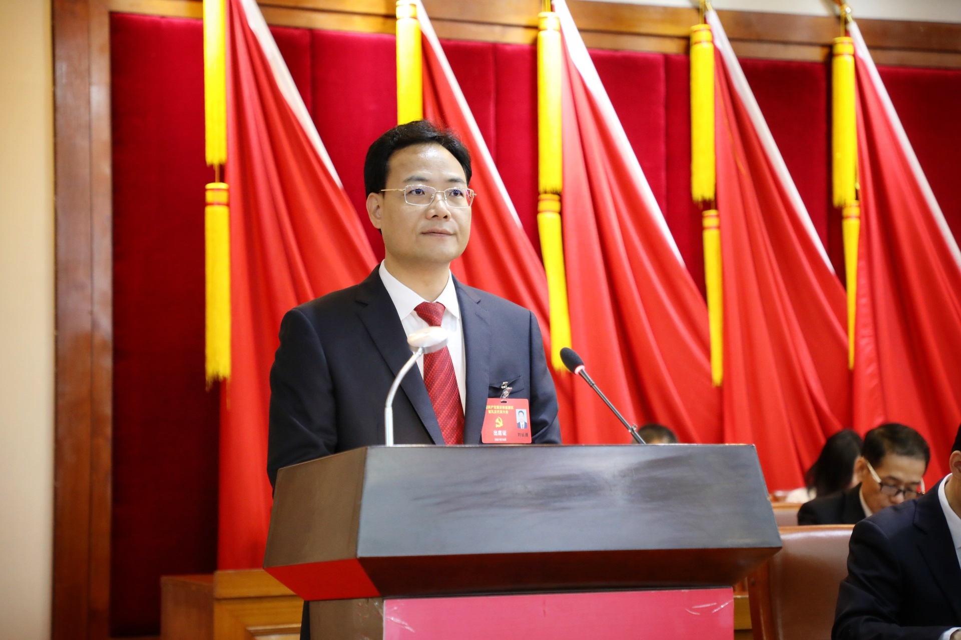 鼎湖区委书记刘运通在大会上作报告。