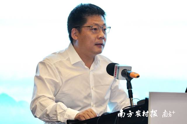 南方報業(yè)傳媒集團（南方日報社）編輯委員會委員、南方農(nóng)村報社主編嚴(yán)亮致辭