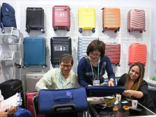 40年来，歪果仁一直在广交会上买包包