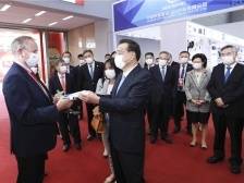 李克强巡视第130届广交会企业馆