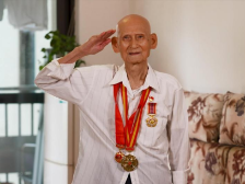 抗美援朝老兵梁端仁：夜暗行军“盲”开运输车，命悬一线只为抢时间