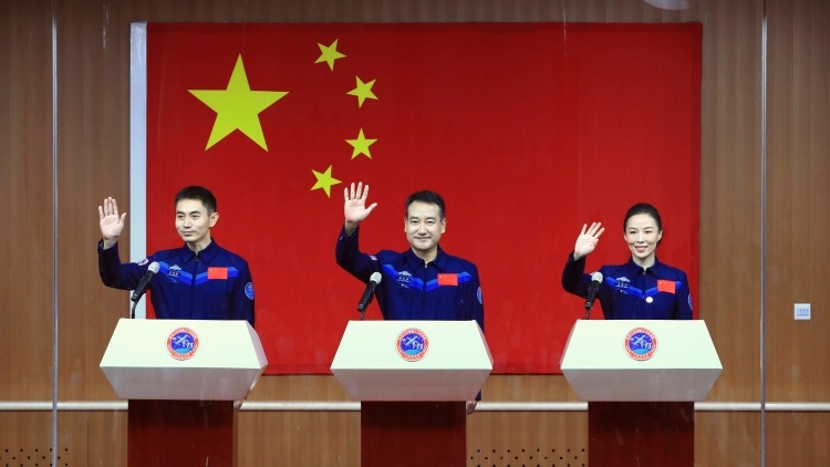 神舟十三号航天员顺利进入天舟三号