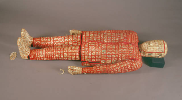 南越王墓出土丝缕玉衣.