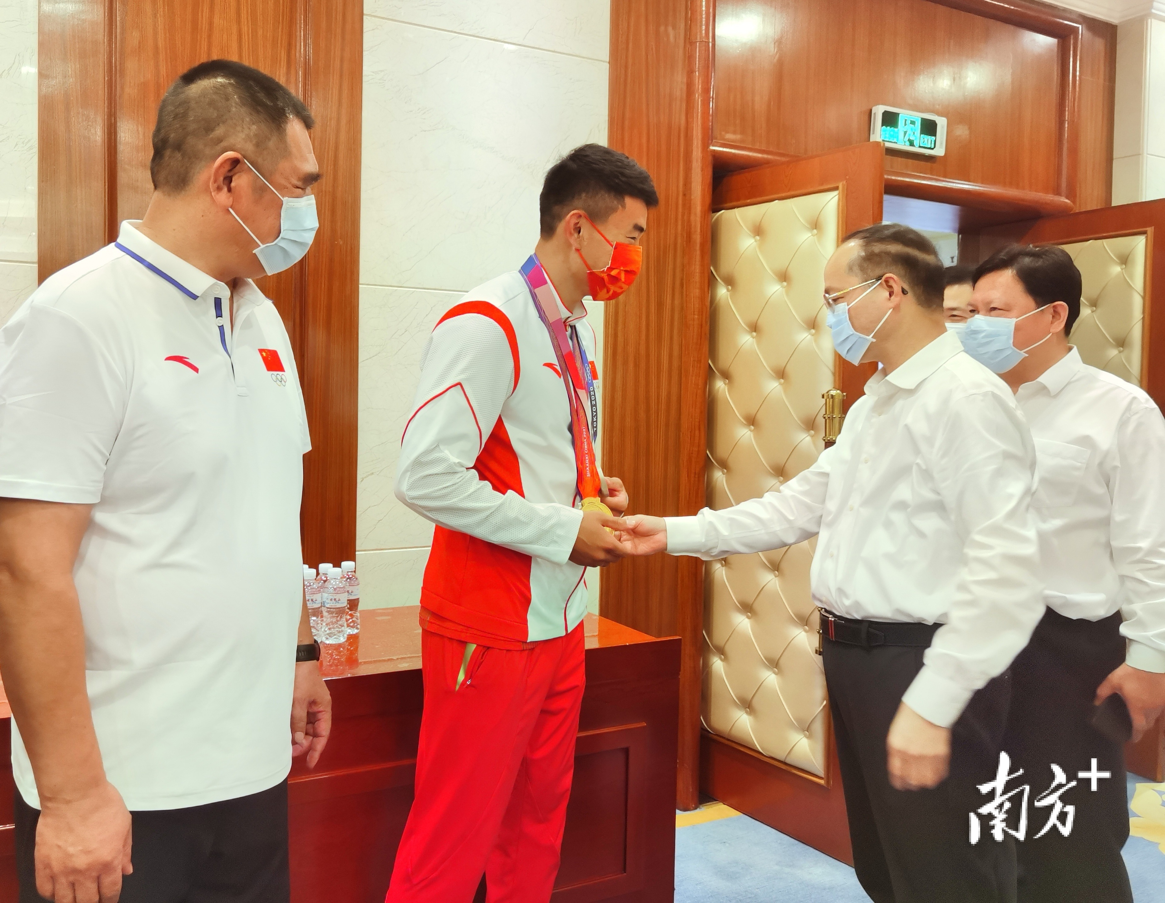 郑轲会见奥运会、全运会佛山籍运动员和教练员代表。 刘明 拍摄 郑轲会见奥运会、全运会佛山籍运动员和教练员代表。 刘明 拍摄