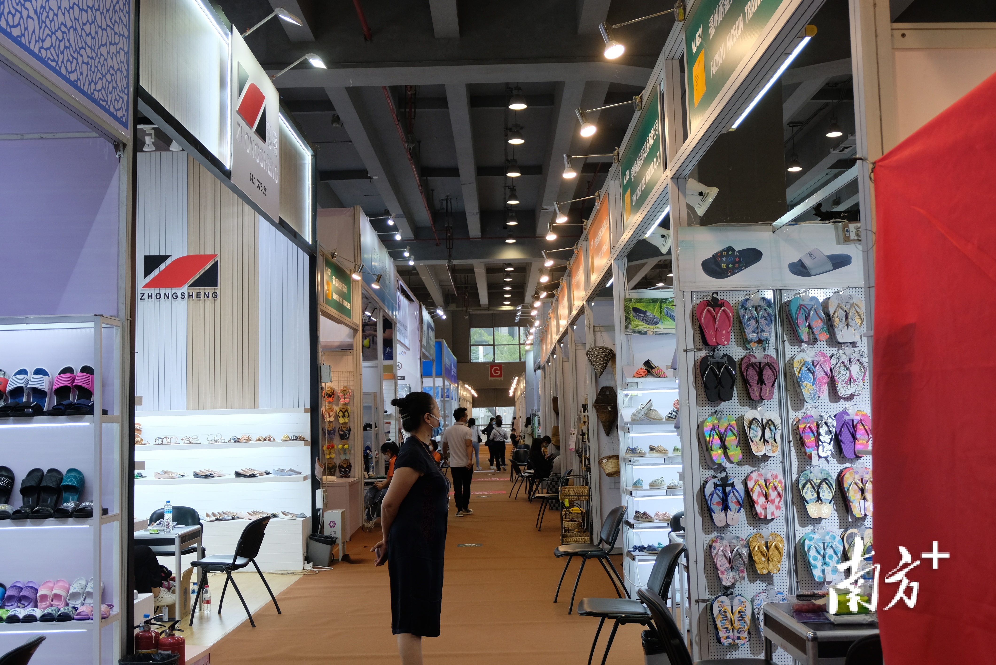 广交会鞋类展销区。 广交会鞋类展销区。