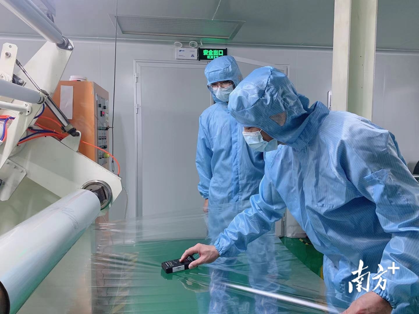 佛山伟利信电子材料有限公司的生产车间。