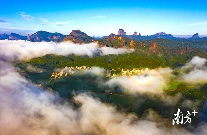 丹霞云海仙境。龙全明 摄