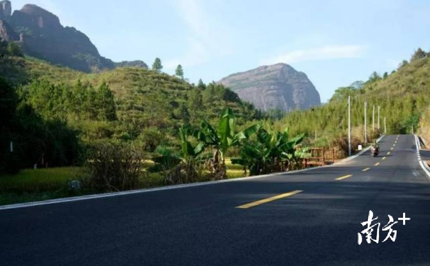 阅丹公路。 阅丹公路。