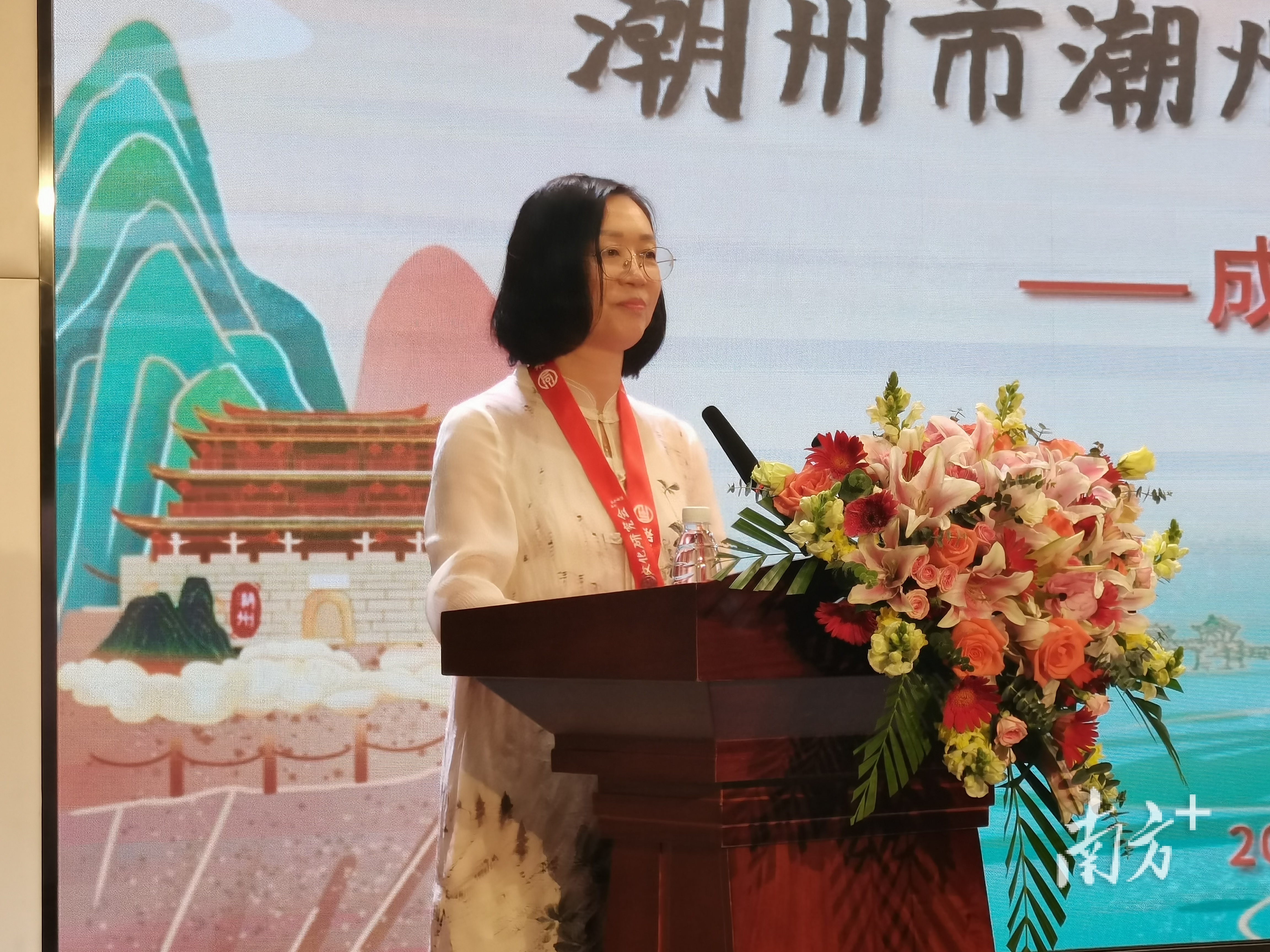 潮州市社科联主席李雪君希望研究会未来提高服务效能、广聚人才、积极探索新时代社科类社会组织发展新途径。 肖燕菁 摄