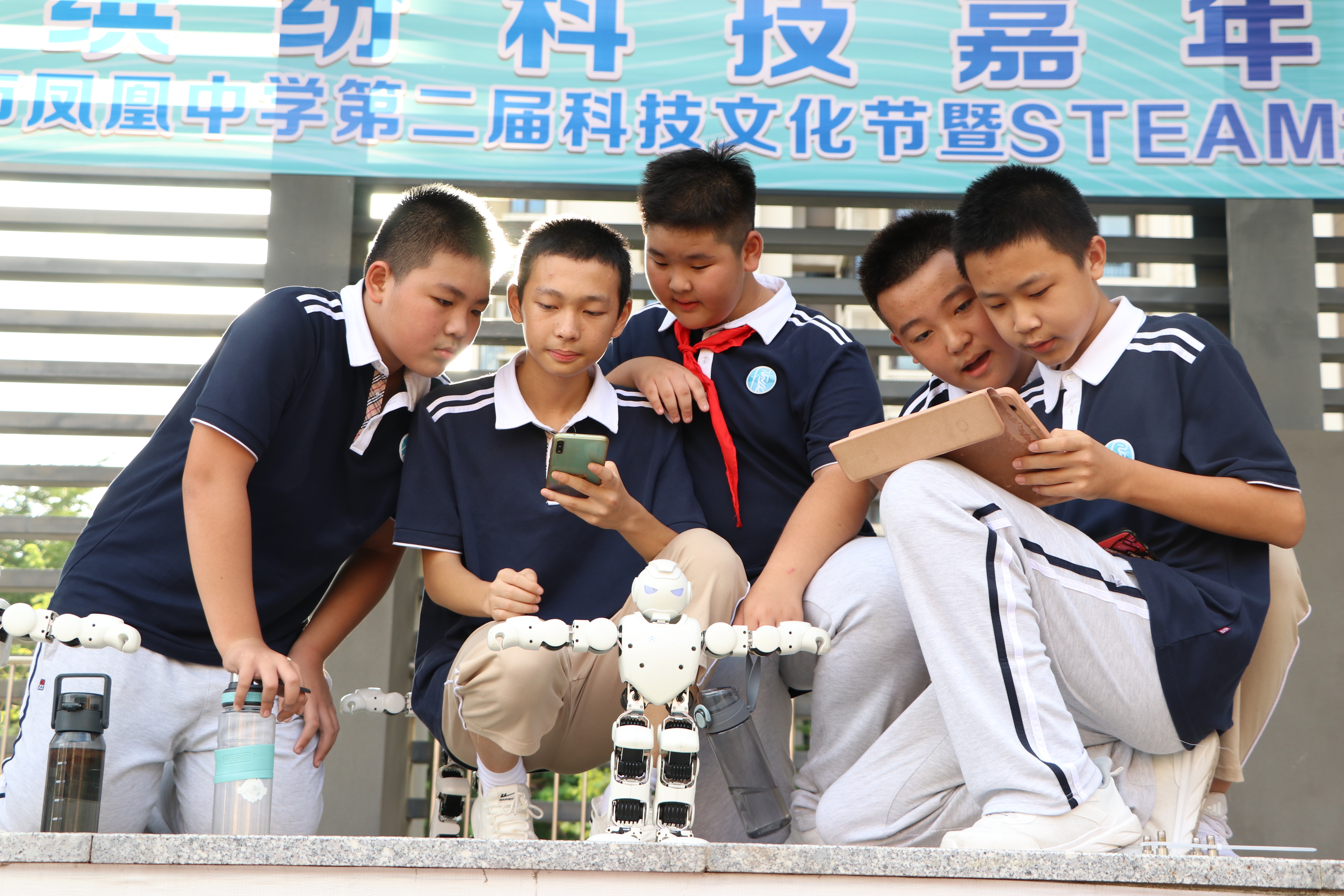 珠海市凤凰中学第二届科技文化节暨STEAM大赛活动现场。