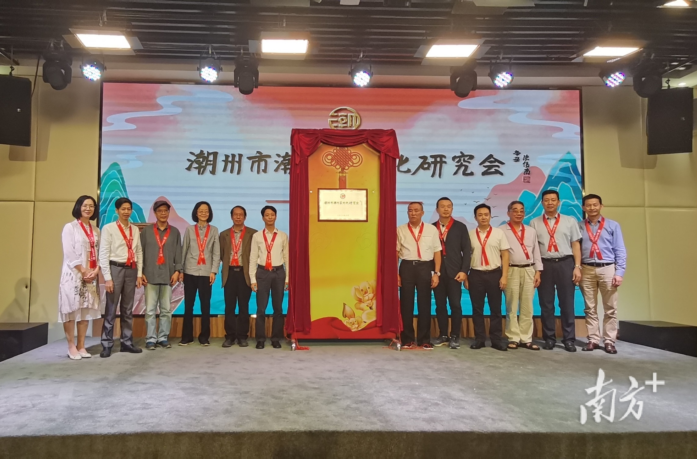 10月20日，潮州市潮州菜文化研究会正式成立。  肖燕菁  摄