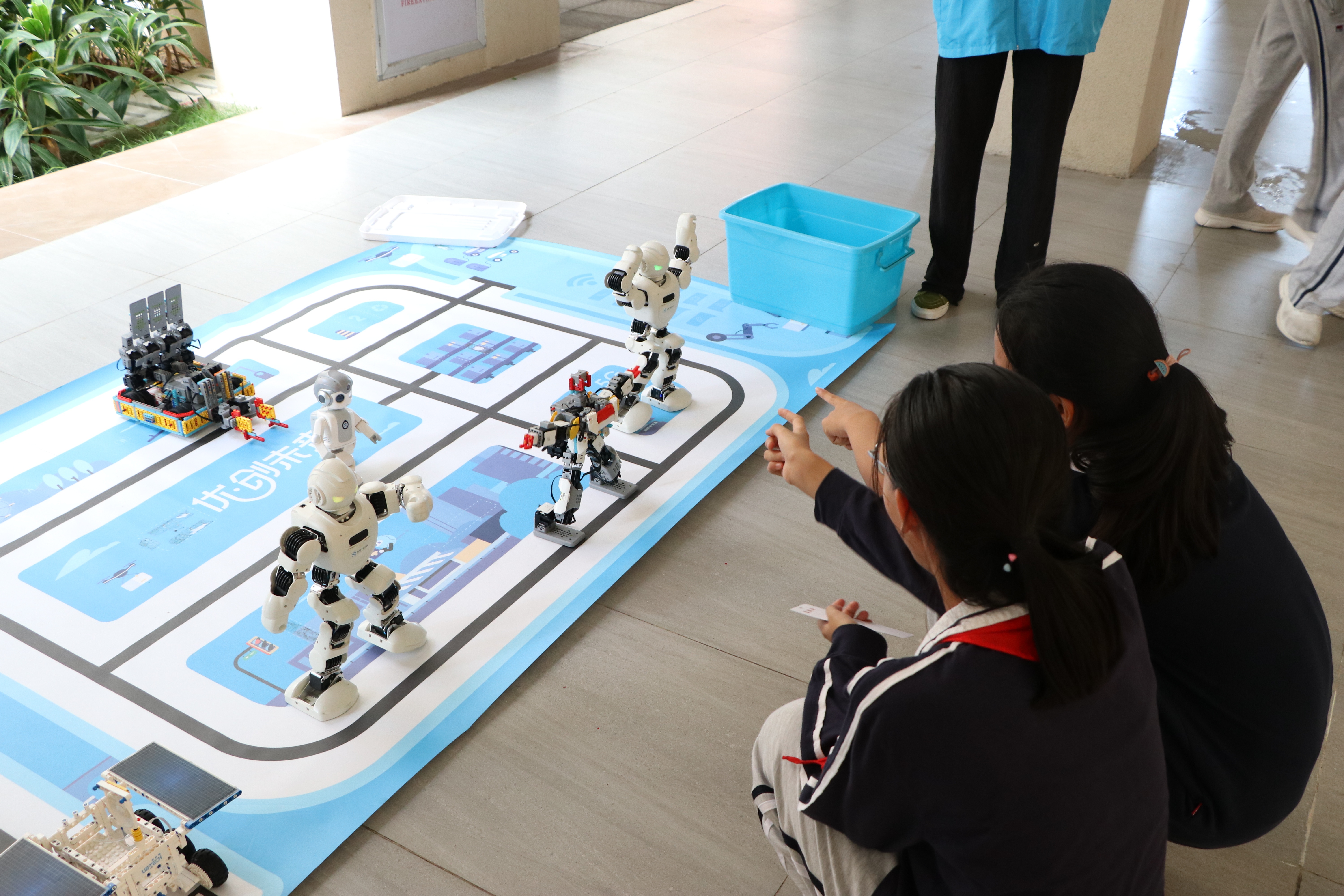 珠海市凤凰中学第二届科技文化节暨STEAM大赛活动现场。