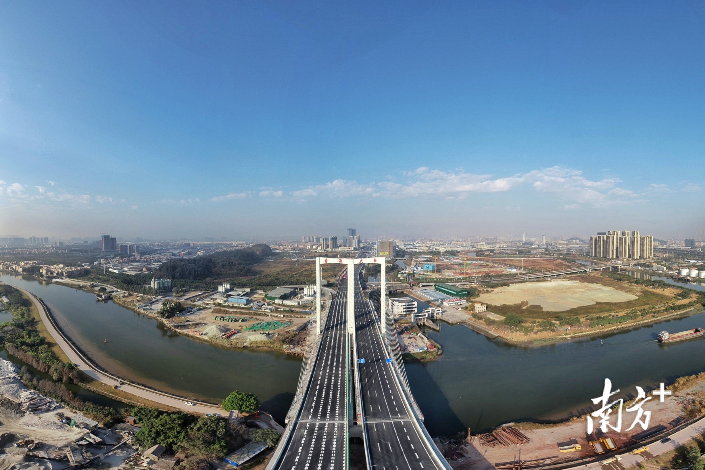 佛山连接广州番禺区的番海大桥已全线开放通行。戴嘉信 摄