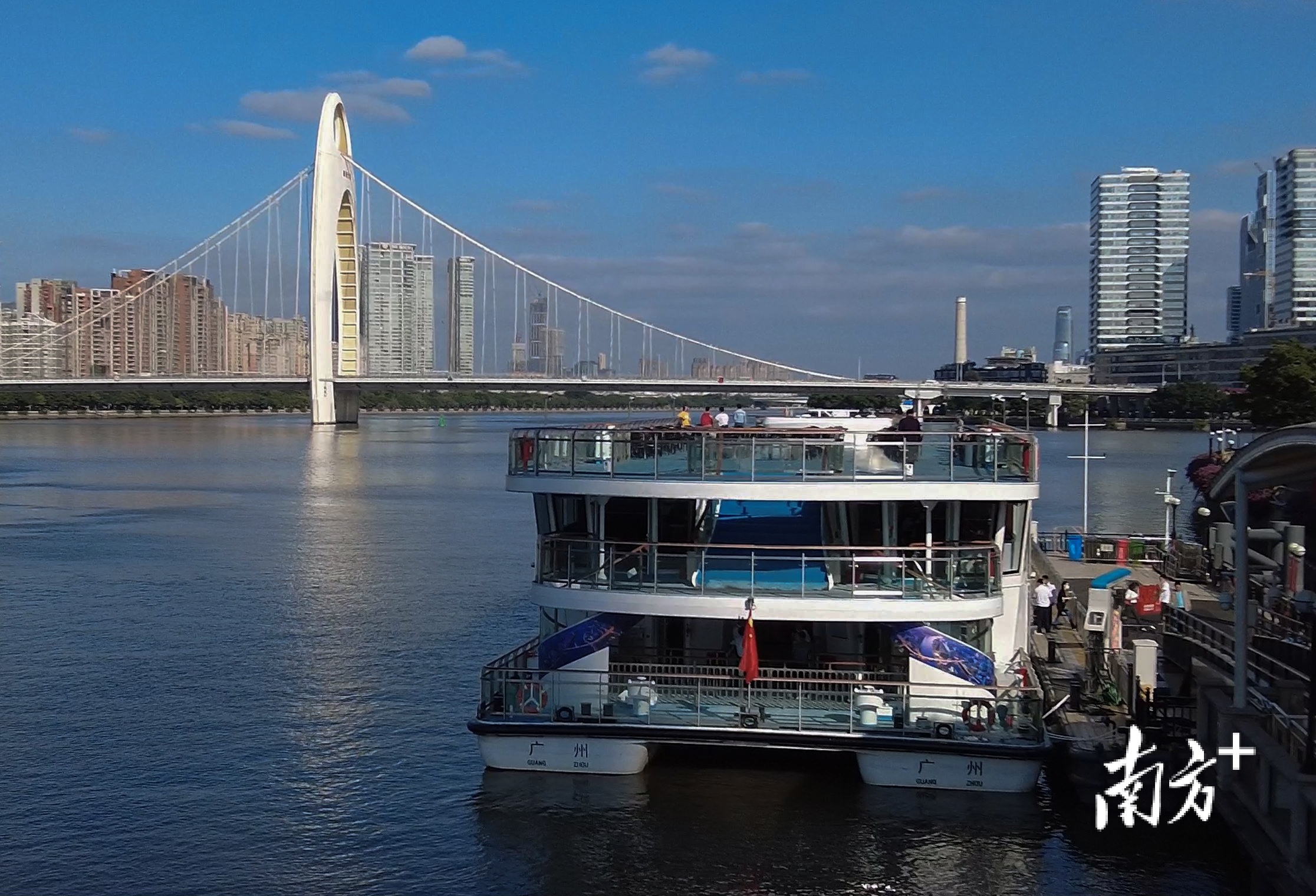 抢先看国内最大内河纯电动力游船王子号到广州了