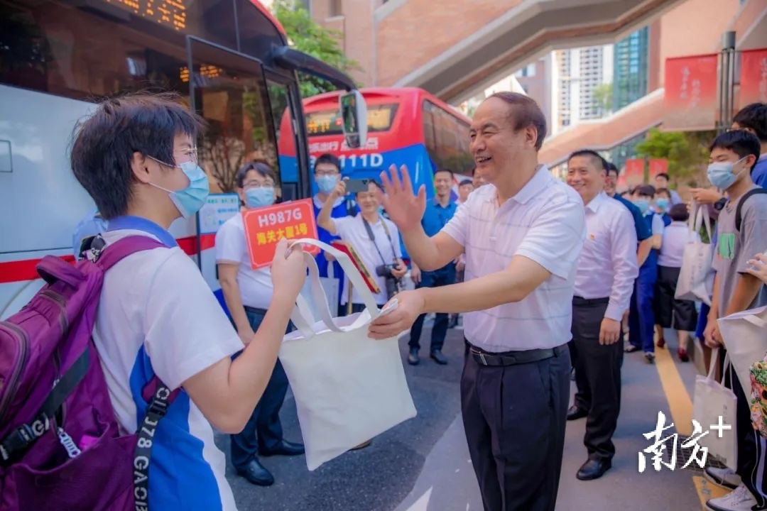 深圳中学泥岗校区新学期通学定制巴士开通