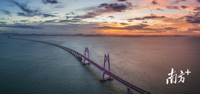 港珠澳大橋。  