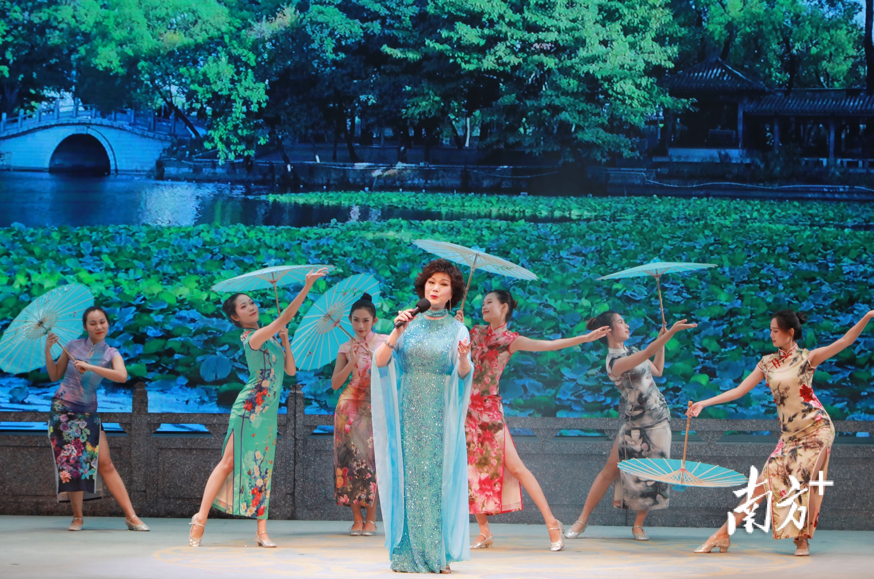 南方+ 吴伟洪 拍摄