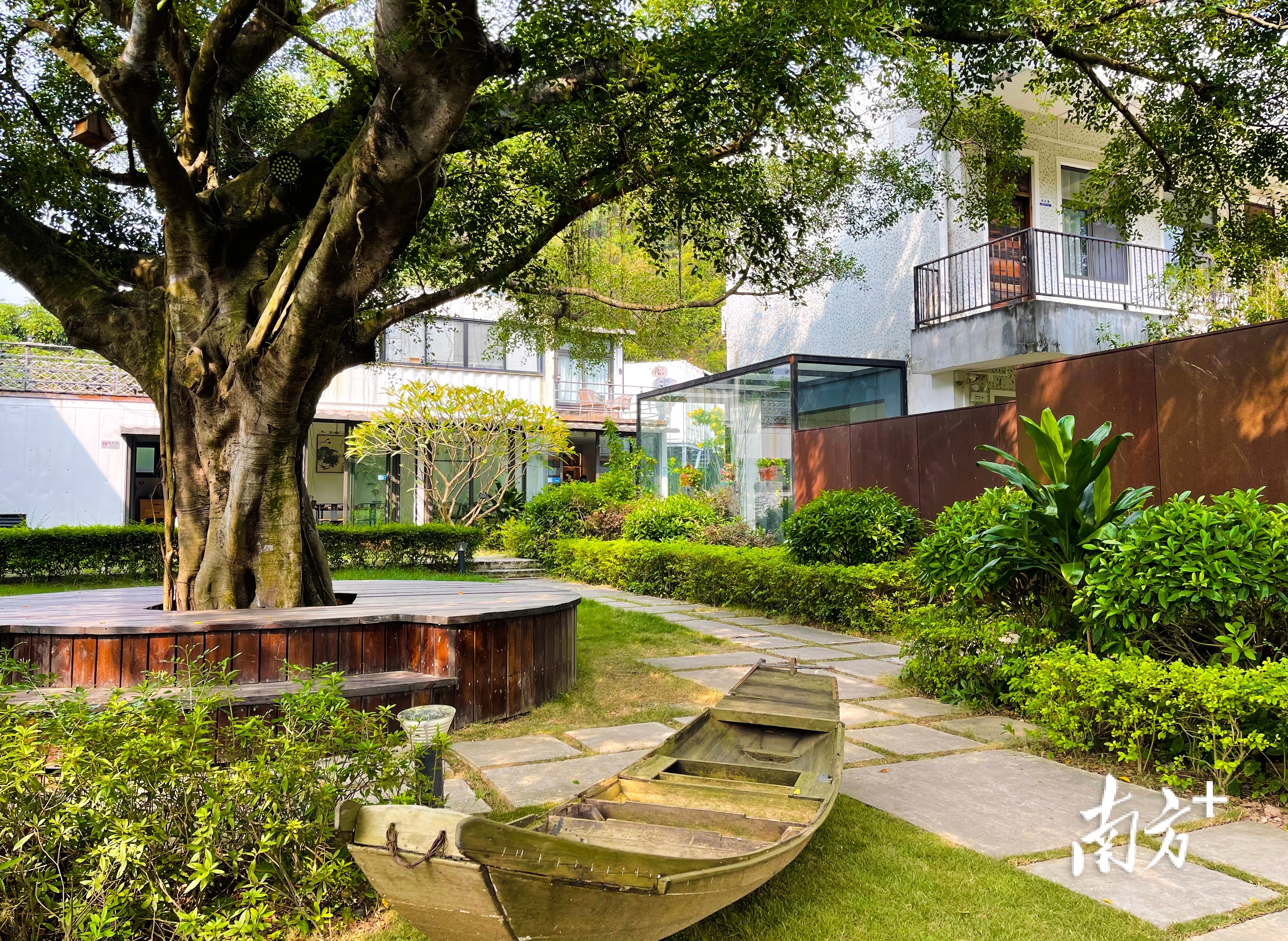 斗门区莲洲镇光明村里的停云小镇,是一个集沙湾小院,特色集装箱民宿