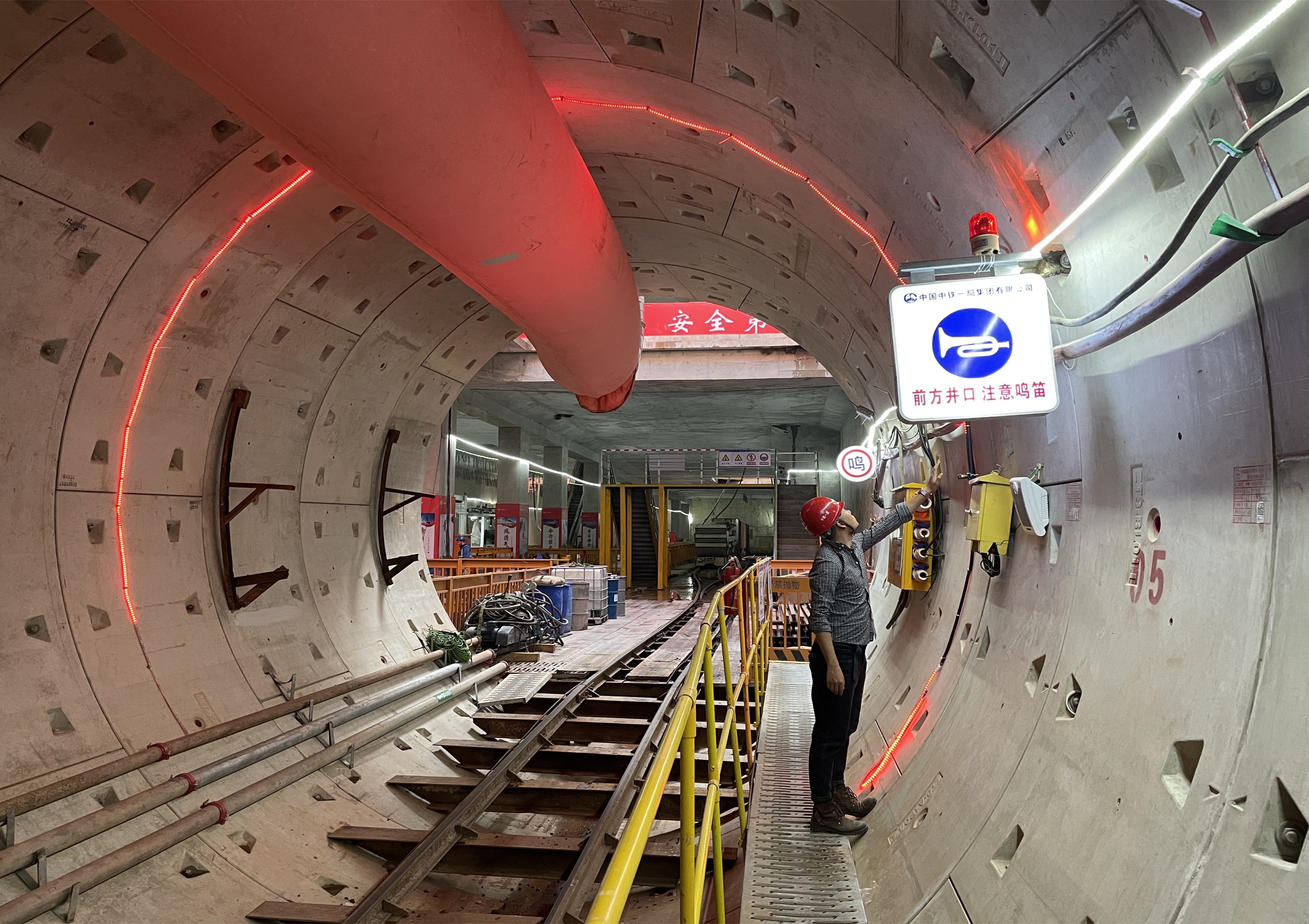 广州地铁七号线二期两盾构隧道实现双线贯通