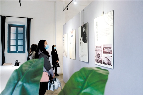 光大学校校舍内陈列着“家国情怀展”“女子教育展”等,吸引了本地和周边群众慕名前来参观学习。 台城街道供图 光大学校校舍内陈列着“家国情怀展”“女子教育展”等,吸引了本地和周边群众慕名前来参观学习。 台城街道供图