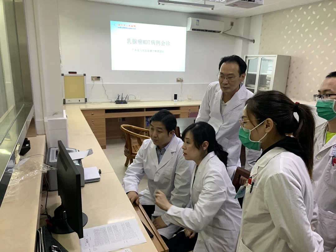 潮州市人民医院乳腺防治中心开展“乳腺癌疑难病例多学科联合会诊(MDT)”。