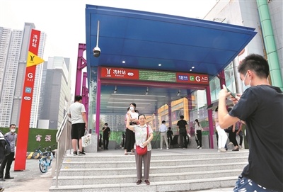 冼村站出入口的数量、便捷程度与所处的位置并不相配。