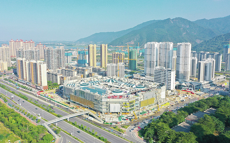 建设中的肇庆万达广场。 梁小明 摄
