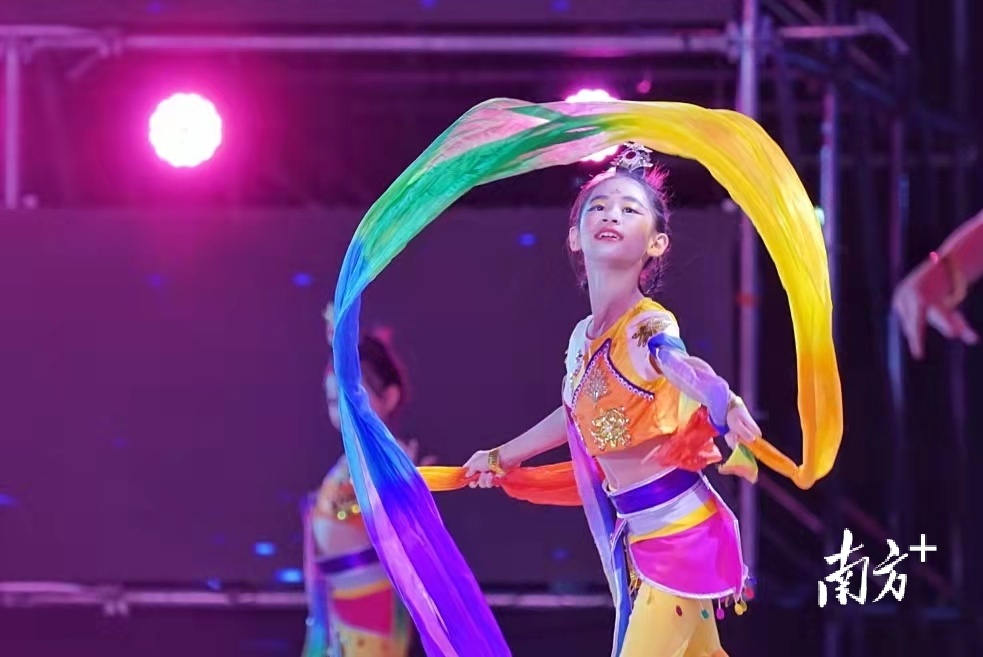 南方+ 戴嘉信 拍摄