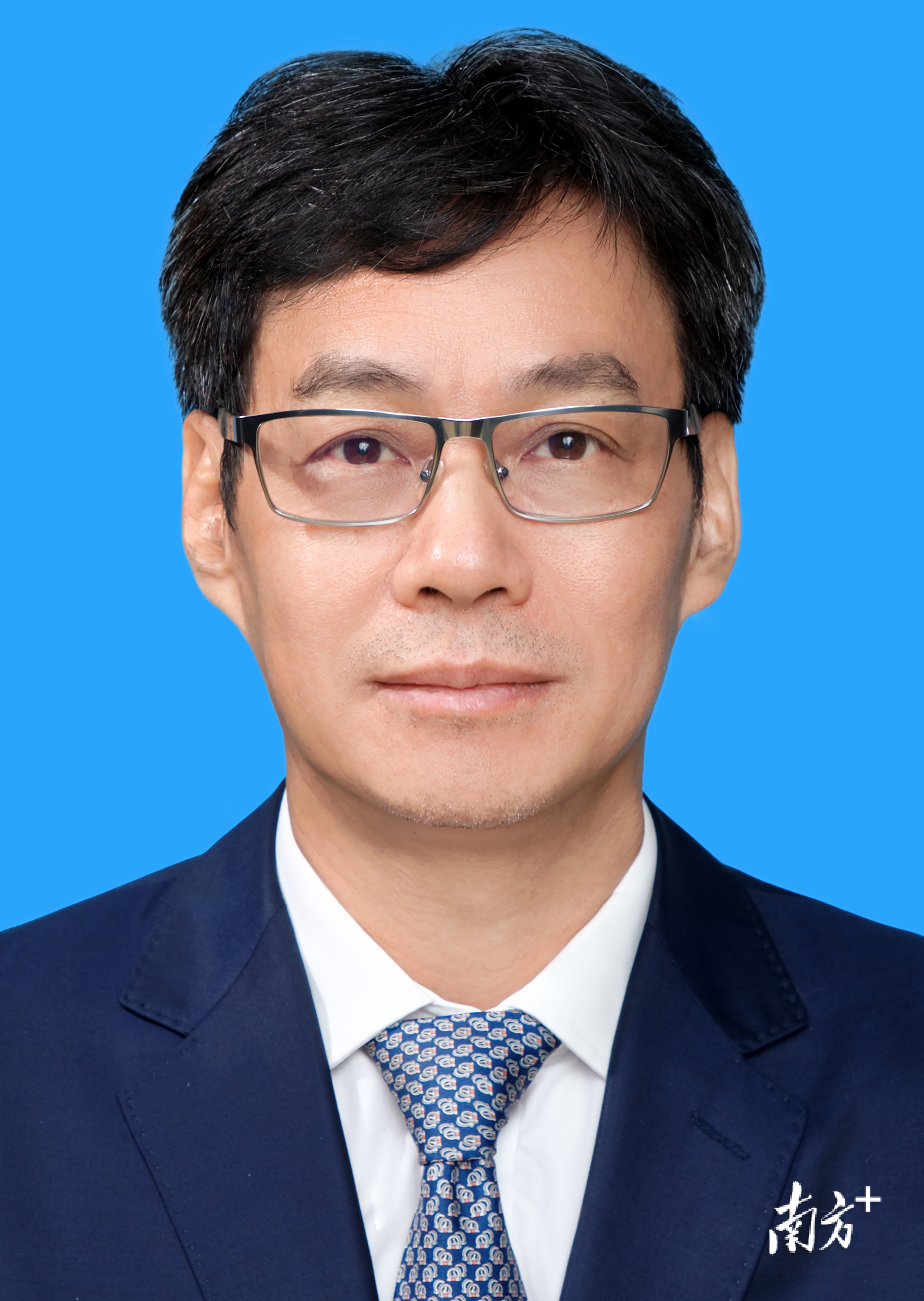 张忠德。