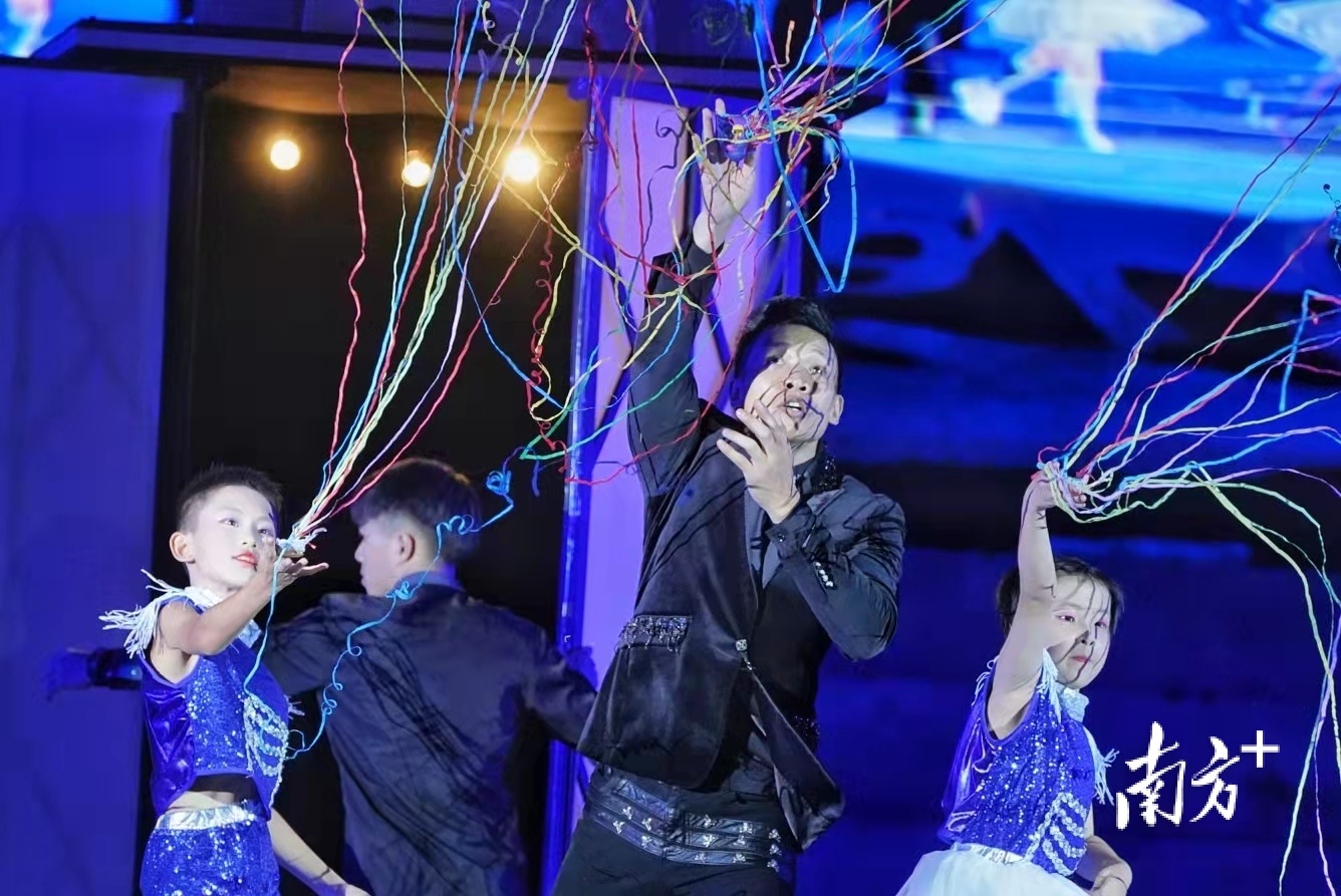 南方+ 戴嘉信 拍摄