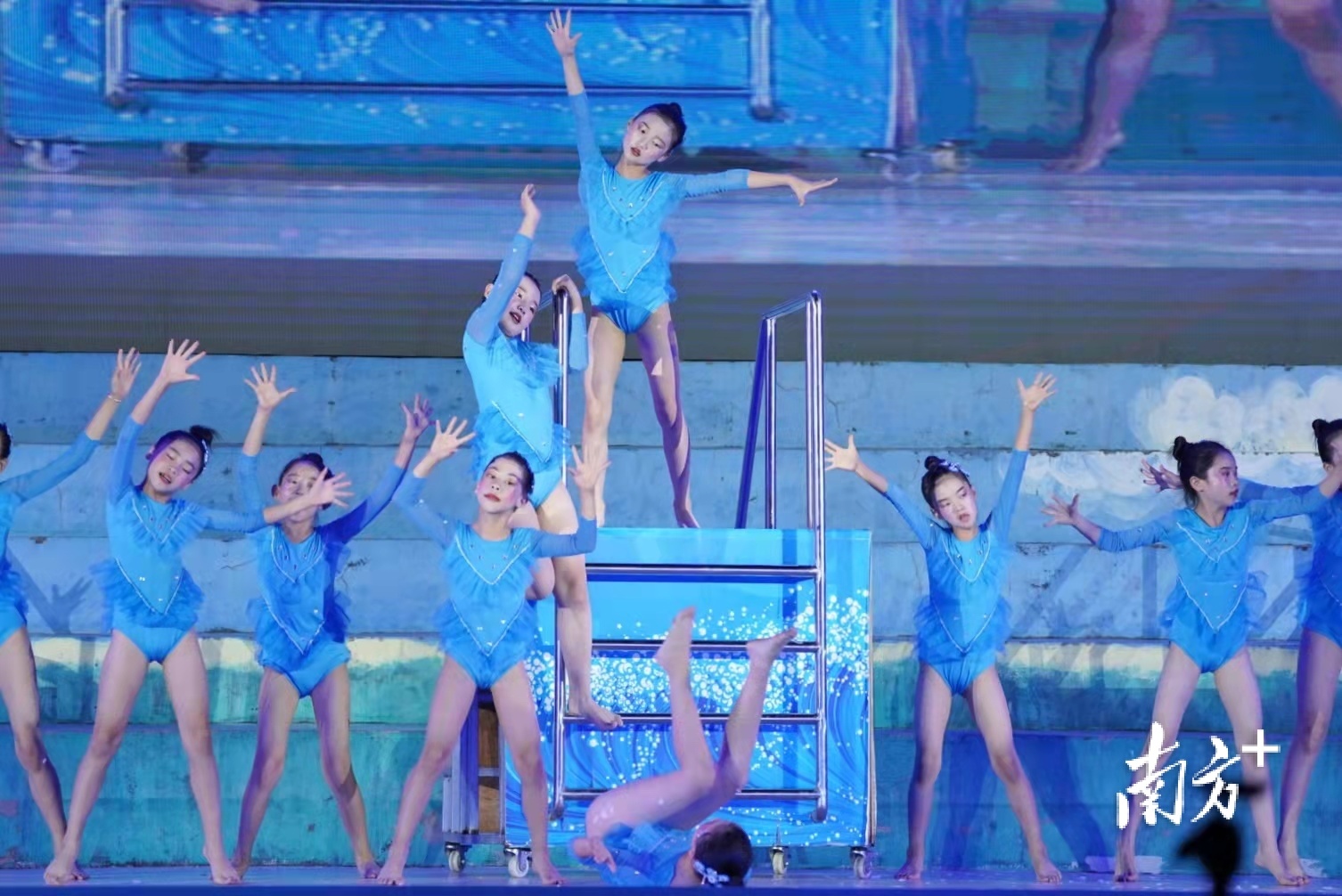 南方+ 戴嘉信 拍摄